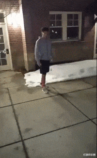 饵料|白素贞飞行的时候为什么要把一只手往前伸?原来是这样~