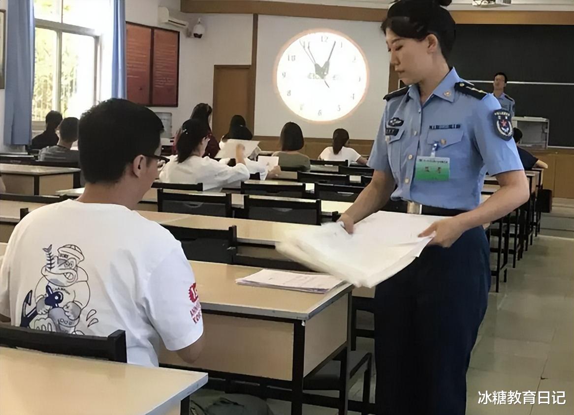 腕表|2022军队文职岗位空缺近2万个，工资待遇好，专科生也有机会报考
