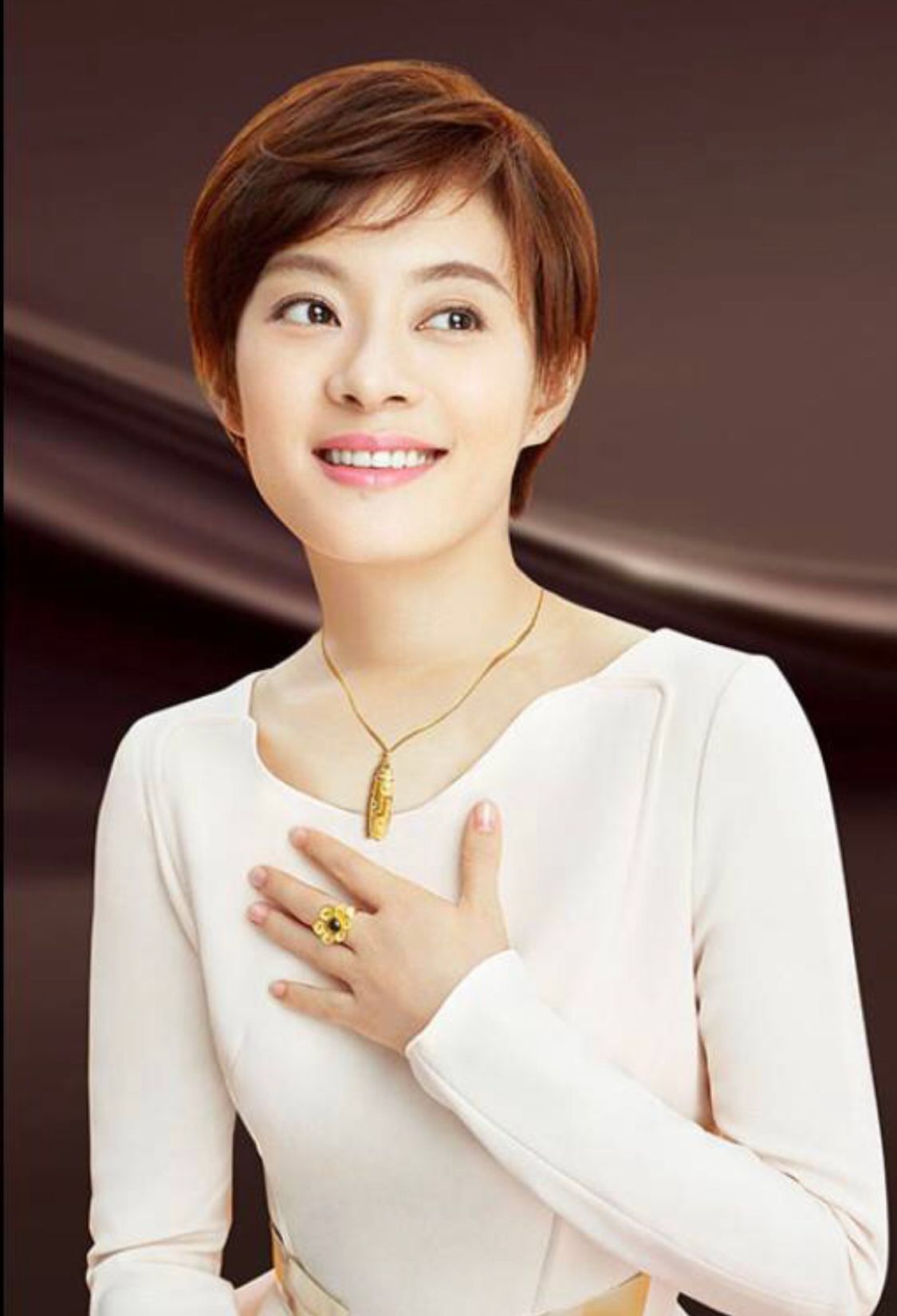 长裙 建议过了50岁的女人：不穿艳装，不戴金器，不留长发，老了也优雅