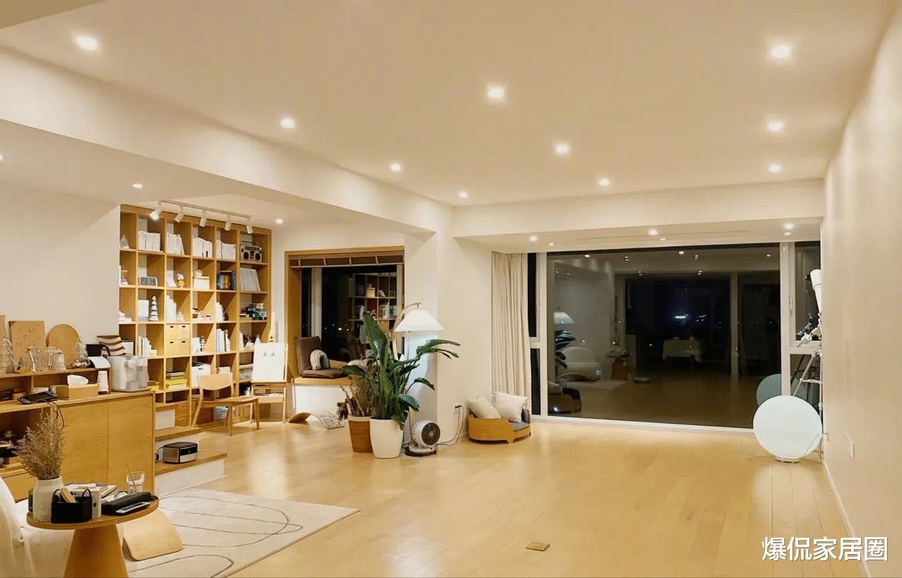 好多人客厅不要茶几了,还以为“瞎跟风”,体验后才知道有多实用