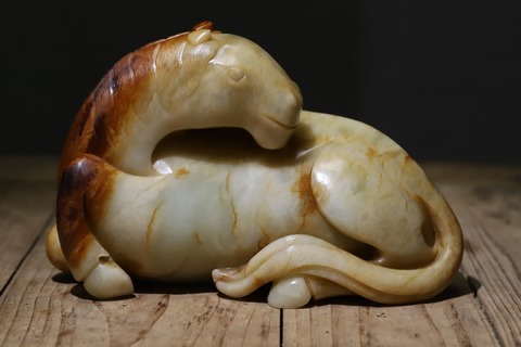 |舊藏和田玉“枣红皮 卧马”