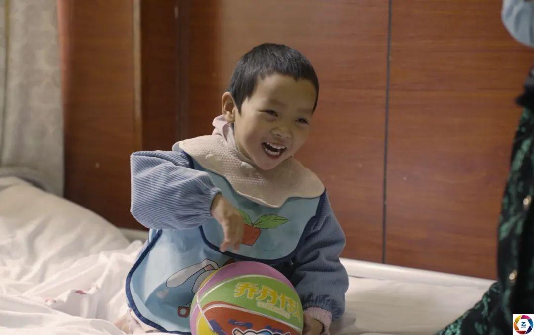 儿媳难产时家人未坚持剖腹产,导致孩子缺氧患病,儿媳绝望中离家