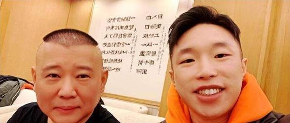 郭德纲|郭德纲蟒袍有多贵？烧饼努力攒钱才够一件，六位数镶钻蟒袍最吸睛