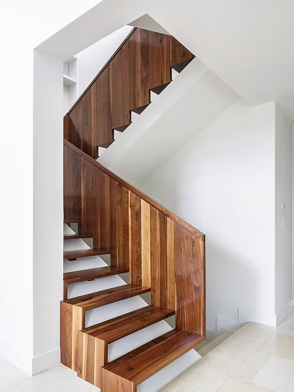 复式楼楼梯怎么做?来看看这几个款示的楼梯,还愁楼梯不好看!