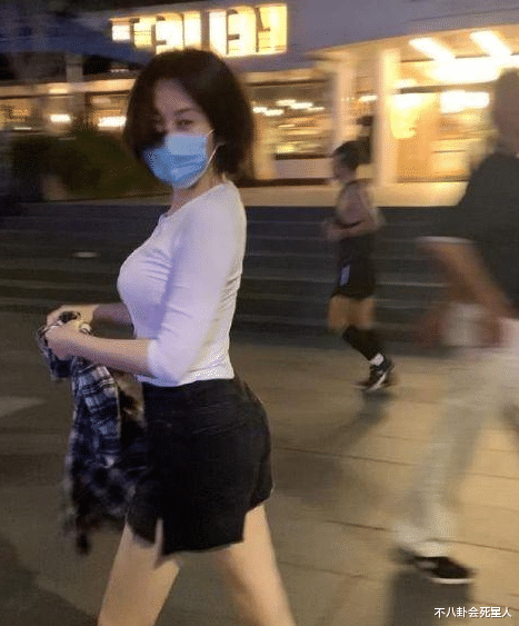 倪妮|柳岩的胸、倪妮的肩颈，明星值得“百万保险”的部位，真让人羡慕！