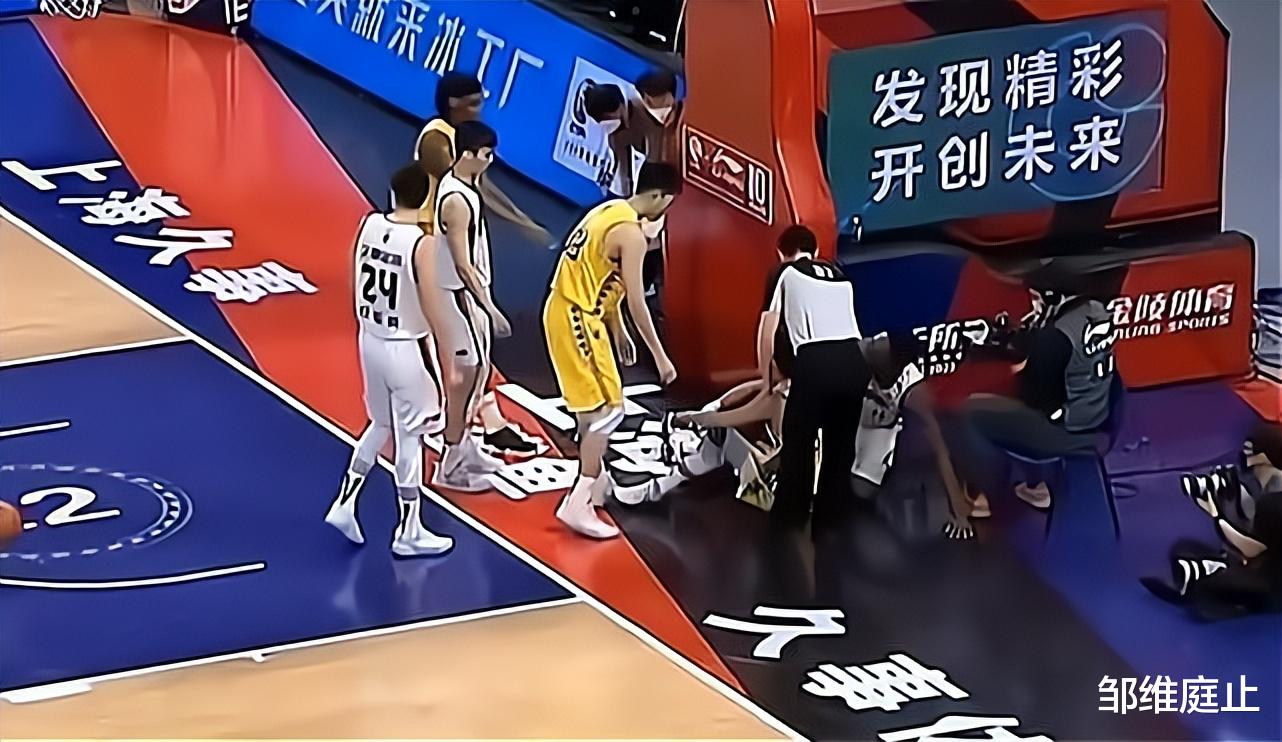 孙铭徽|45分7板，孙铭徽实力真的强，脾气也是真的大，无视队友引发争议