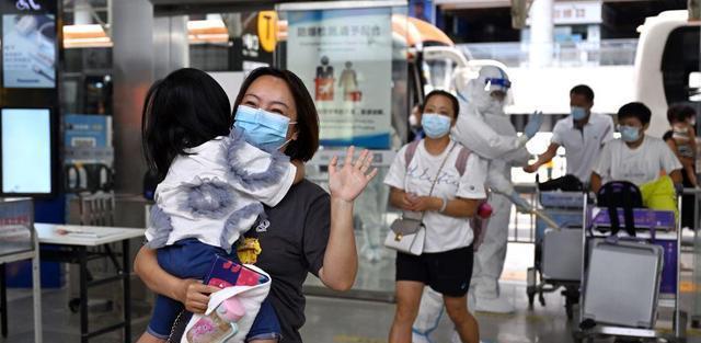 滞留在三亚的游客一落地,得知被集中隔离3天,就翻脸了:早知道就不回来了!