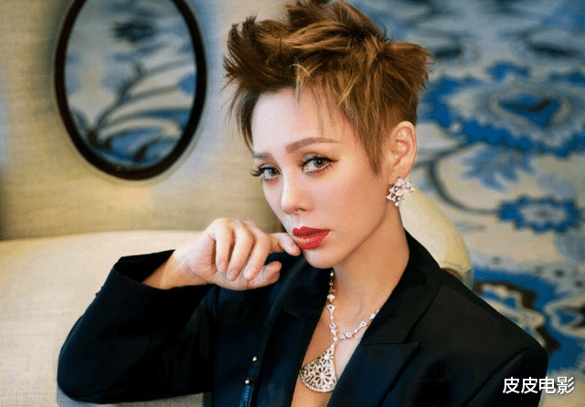 王子文|这15位女星，明明都见过大世面，可偏偏还是在大场面上翻车，拉垮