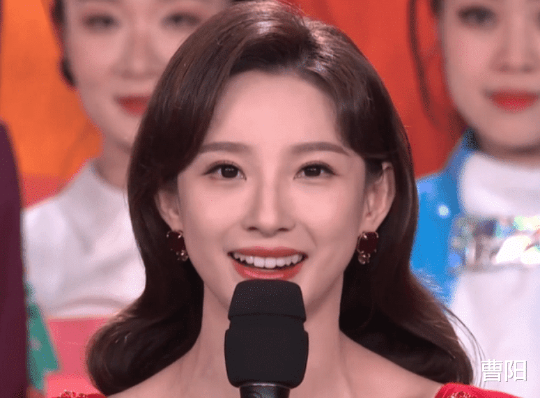 春晚|李思思又美上热搜，马凡舒令人惊艳，这届春晚的颜真的绝了