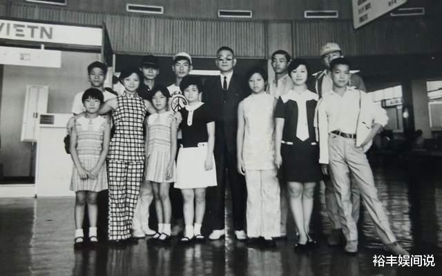 袁和平|元彪庆生画面曝光，四位影坛大咖现身送祝福，袁和平揽元秋好甜蜜