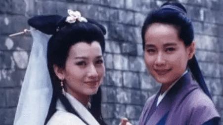 叶童|59岁叶童近照大变样！现身生日宴秀好身材，满头白发老年斑爬满脸