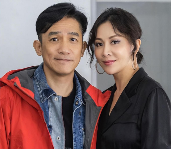 刘嘉玲|刘嘉玲夫妇日本度假太奢侈,出行骑近8万自行车,造型拉风引关注