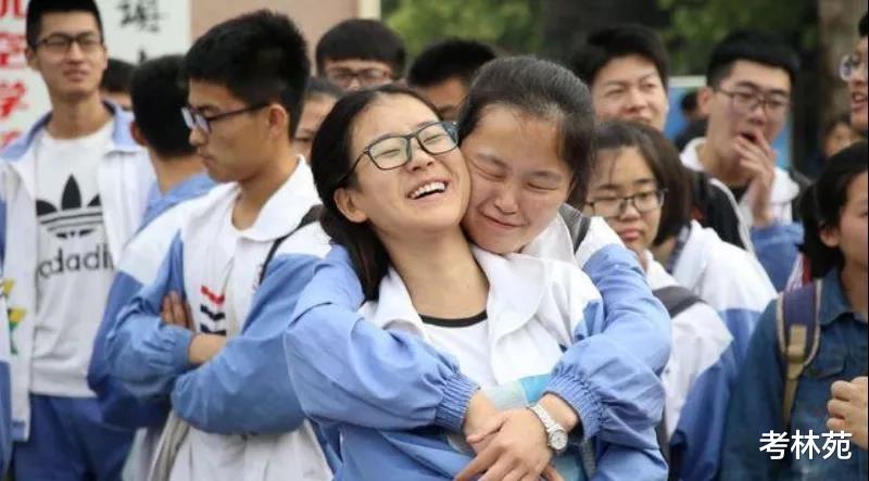 何必当初?那对“仙人跳”补课老师的双胞胎,如今过得很惨