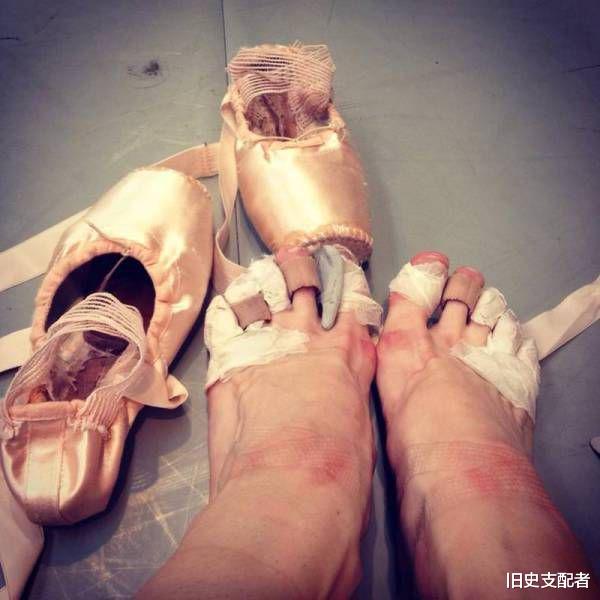 25张图看世界:10万把刀做成震撼雕塑,大自然的完美矿石令人惊叹