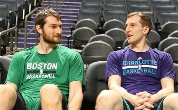 黄蜂队|“NBA传奇三兄弟”有多优秀？老大赚300万，老二赚1.2亿，老三近5亿