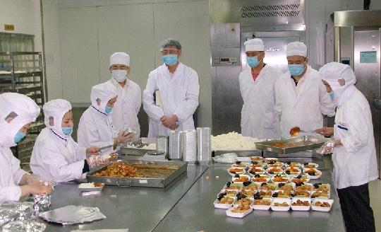 我国航天员不仅可以在空间站吃鸡,还有120多种美食,看饿了没?