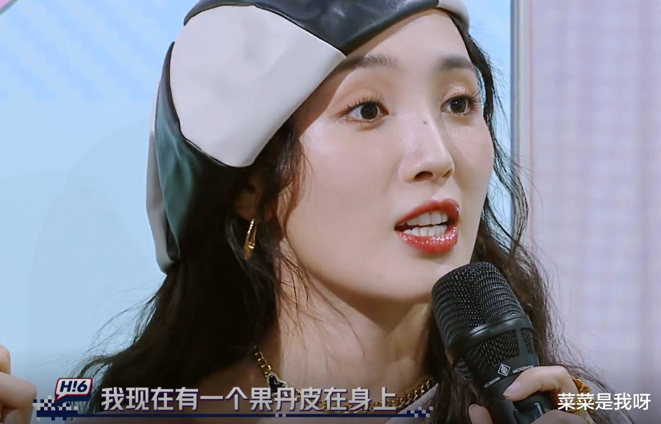 王紫璇|别的不好奇,就是好奇王紫璇为什么会在帽子里藏一个果丹皮呢?