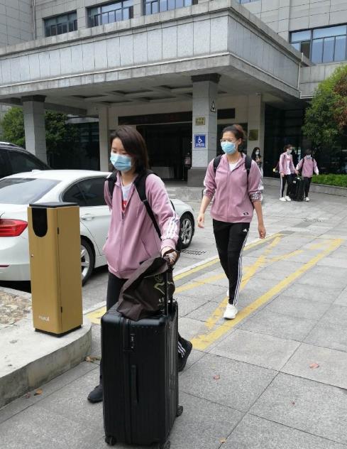 蔡斌|女排兵发漳州备战！李盈莹紧跟蔡斌步伐，袁心玥抢眼，郑益昕可爱