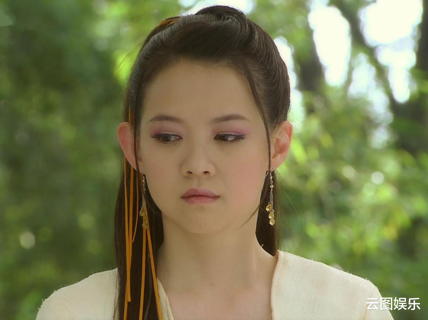 曾志伟|曾志伟女儿提前一年庆50岁生日,首次戴老花镜示人,直言已成老妪