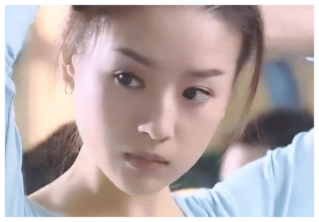 周杰伦|董洁：跟潘粤明离婚10年了，依旧背负骂名，如今生活状况如何？