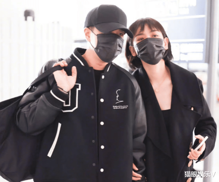 李晓峰|刘恺威李晓峰公开恋情后首次现身!两人挽手秀恩爱,男方主动牵手