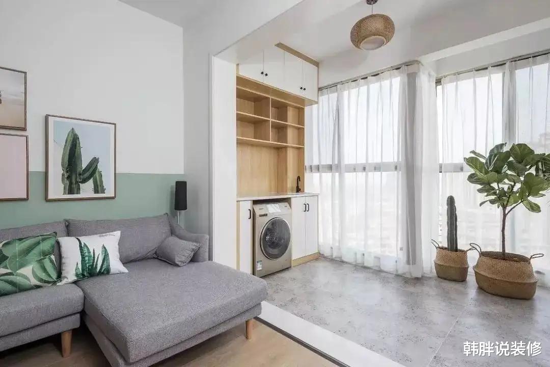 客厅阳台是打通好,还是装推拉门好?看完优缺点,你心里就有数了