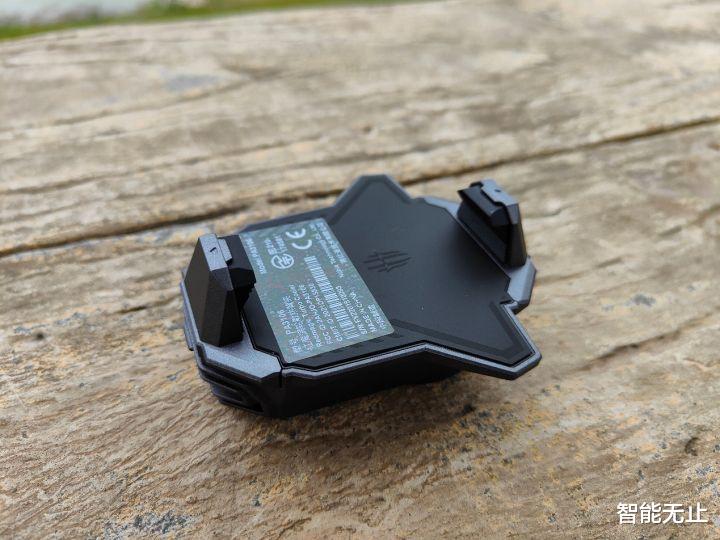 |手机发热“克星”，红魔涡轮散热背夹带来极致散热、沉浸游戏体验