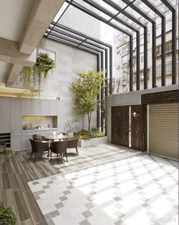 还在为院子“封顶”踌躇时，看看邻居这结合式做法，防护却不遮挡！