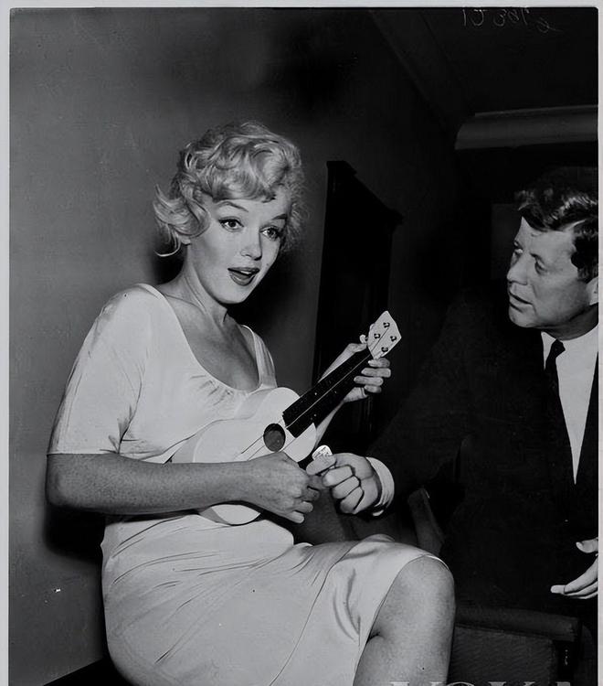 |时隔60年,梦露钻石裙再现人间,但韵味却差远了