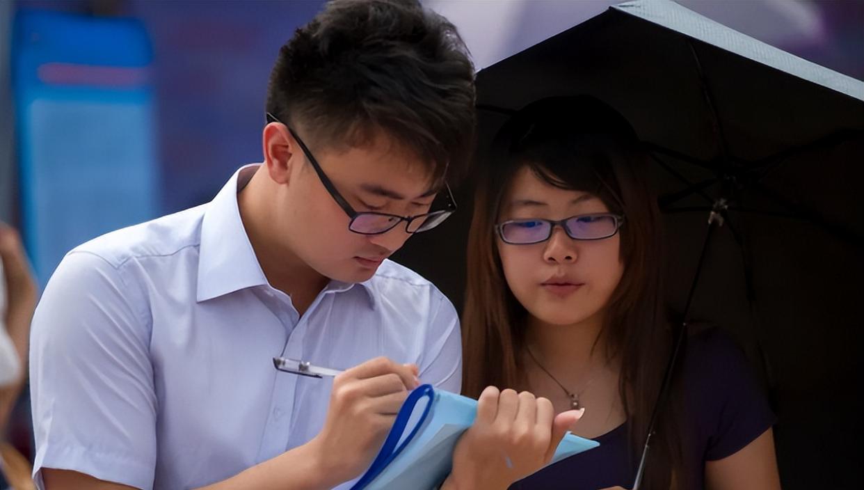求职|名校高材生求职碰壁,含泪表示:后悔报考此专业,浪费了高考分数