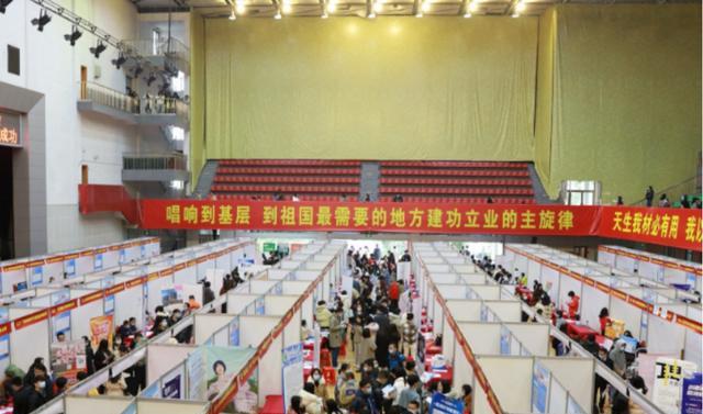 华为|华为聘用名单曝光，就没一个是985以下的学生，普通人毫无竞争力