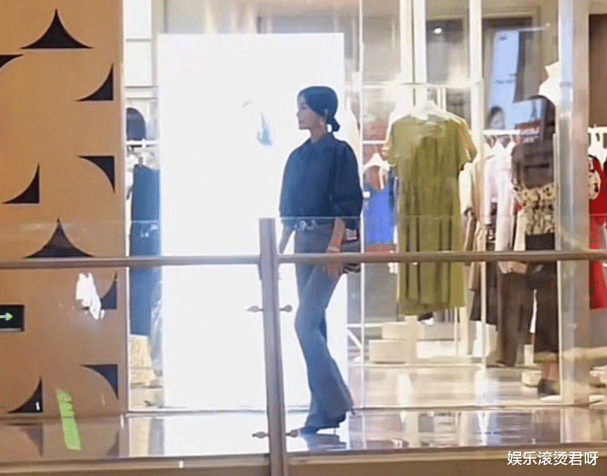 秦岚|43岁秦岚拍戏被偶遇，离开美颜跟精修，生图直接暴露了状态