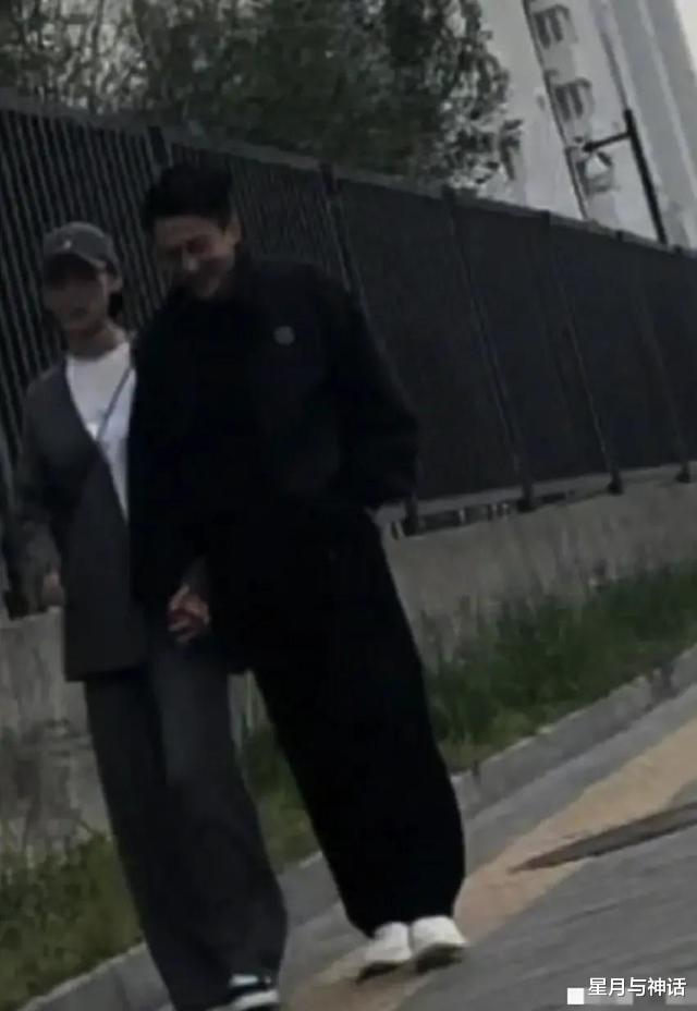 |刘恺威牵手女星，杨幂会夺回女儿抚养权吗？