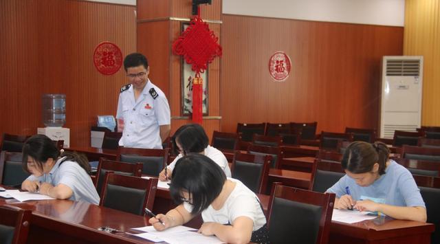 教师|“延迟退休”尘埃已定,有两类人开心不已,或将在2027年实行!