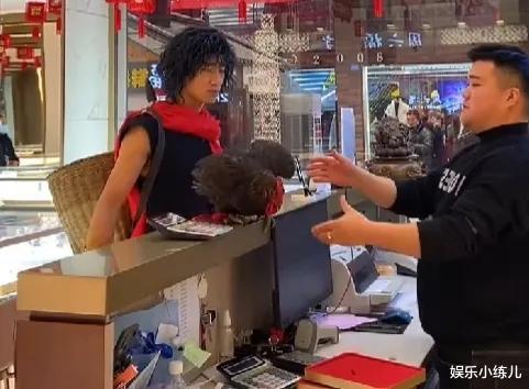 步惊云|乐山步惊云：造型霸气，神态酷似何润东，美女们抢着要做楚楚孔慈