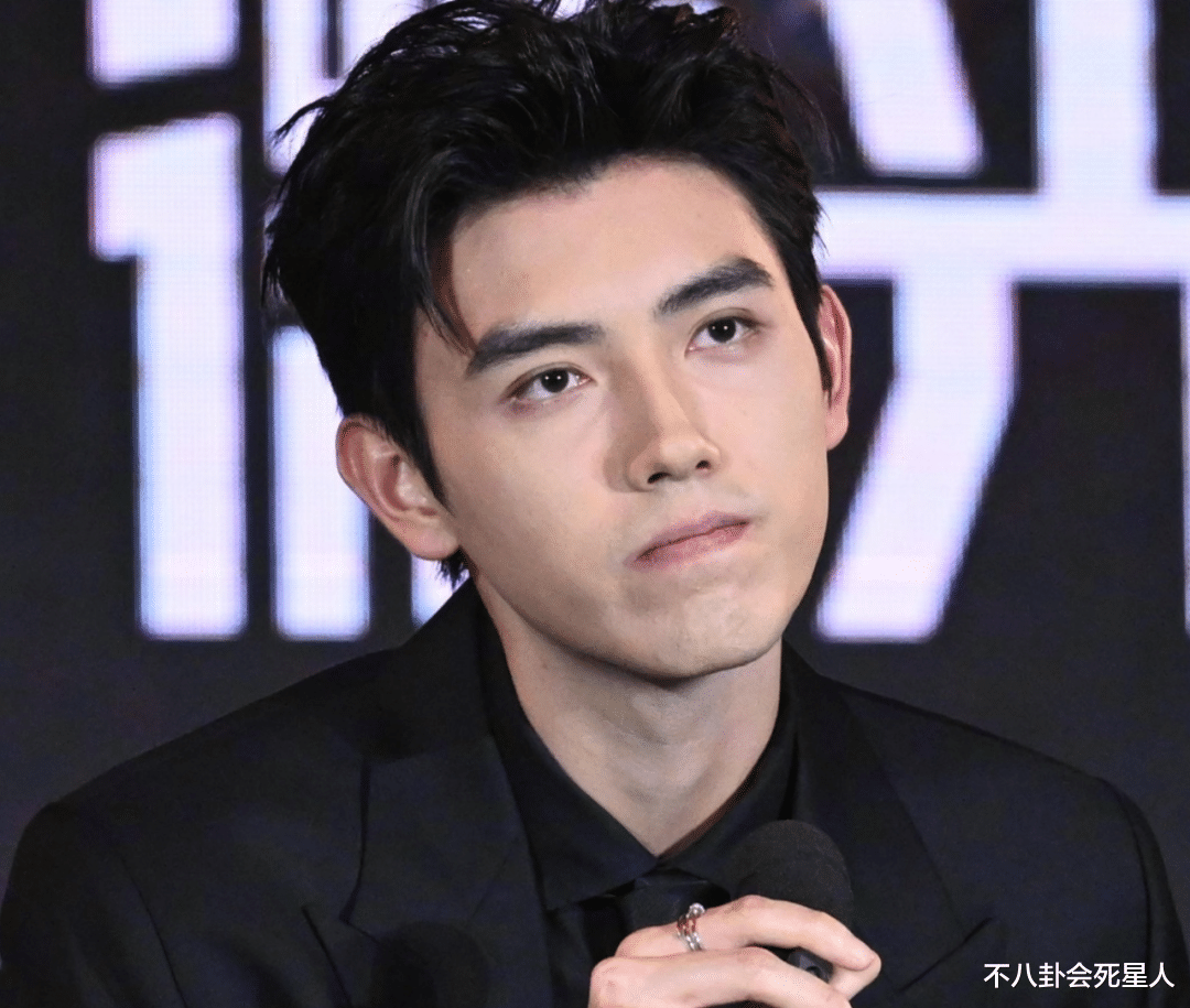 明星|脸型崎岖、颧骨突出、嘴歪,当明星离开精修,缺点全暴露!