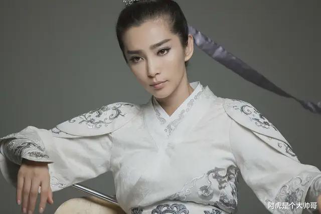 许晴|“一把年纪还装嫩的老女星”关掉滤镜秒变大妈