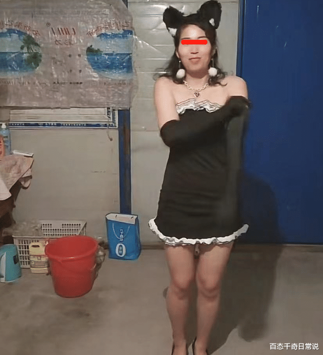 江苏一工地宿舍,女子架起手机支架尬舞,穿着风格让老公憋出内伤