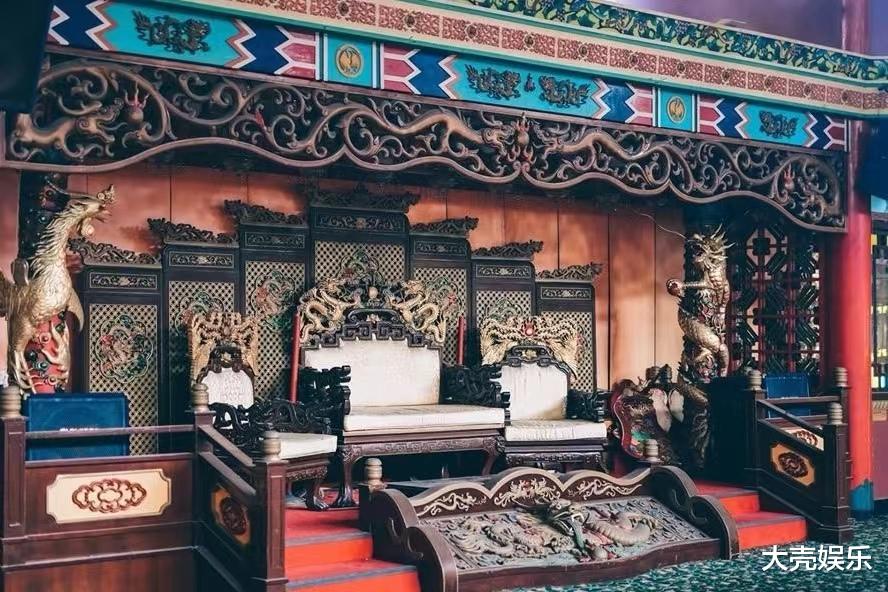 香港|珍宝海鲜舫驶离香港，曾是《食神》《无间道2》等众多港片取景地