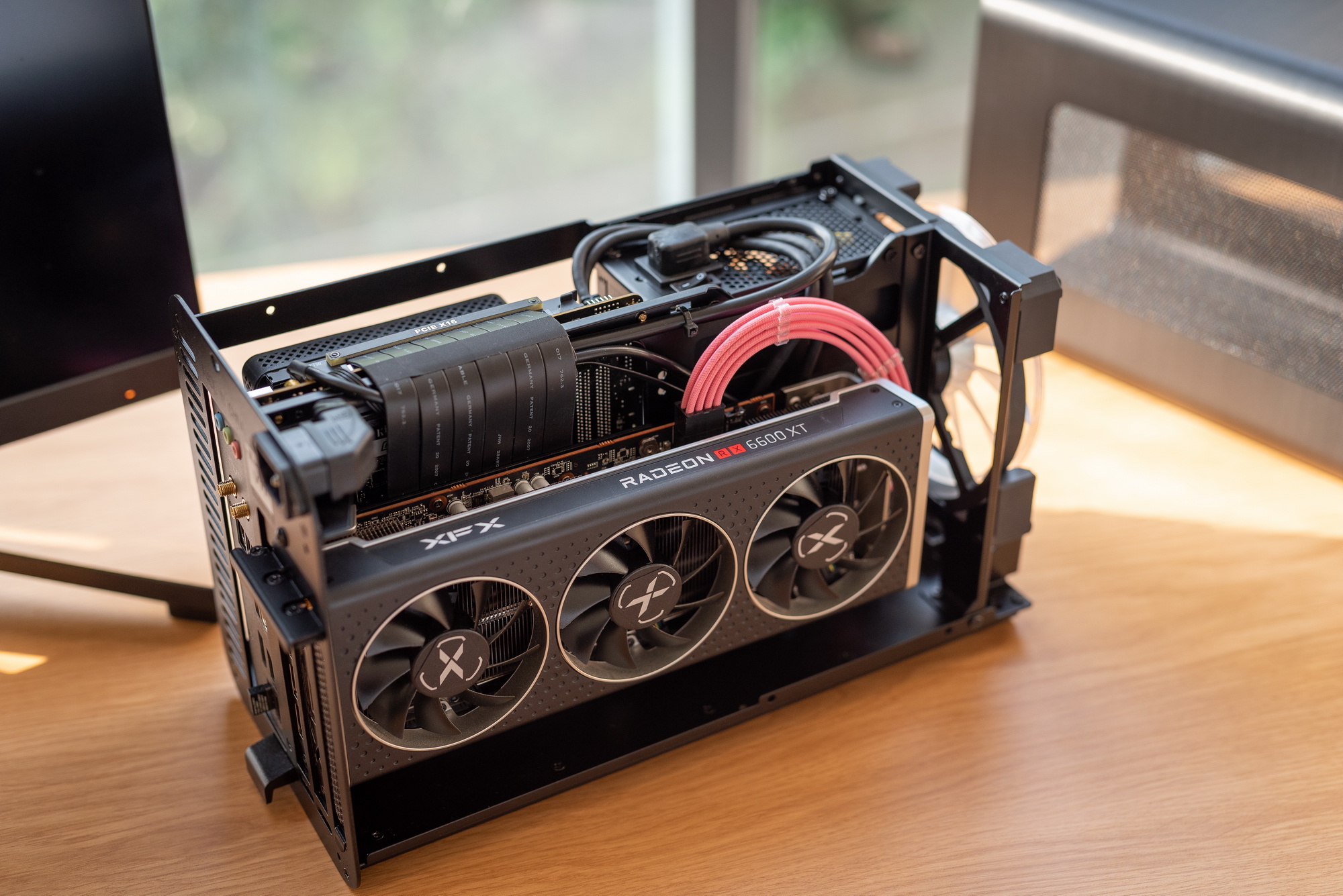 显卡|显卡扩展坞才是ITX主机的正确打开方式？