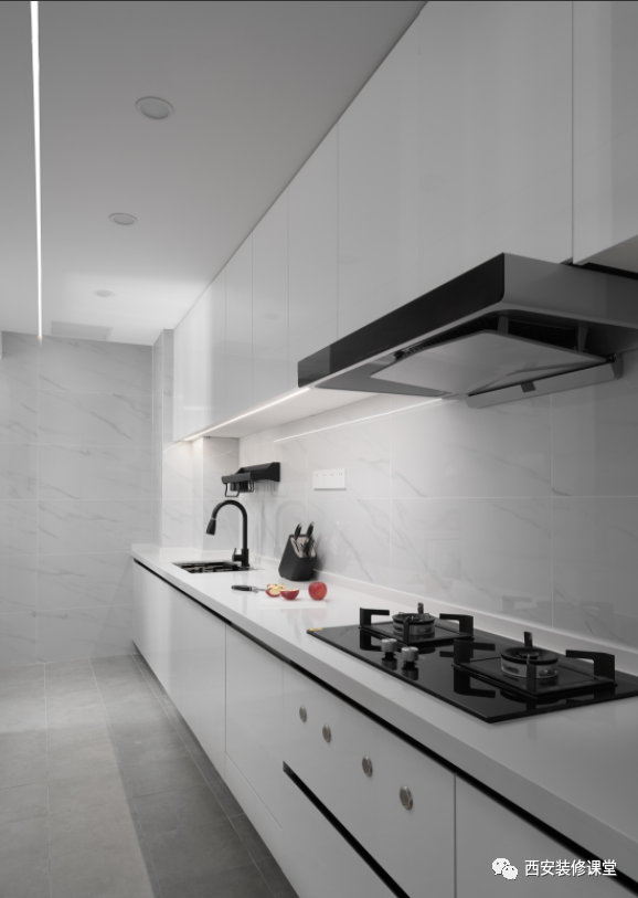 95㎡三室一卫,蓝色现代独居宅