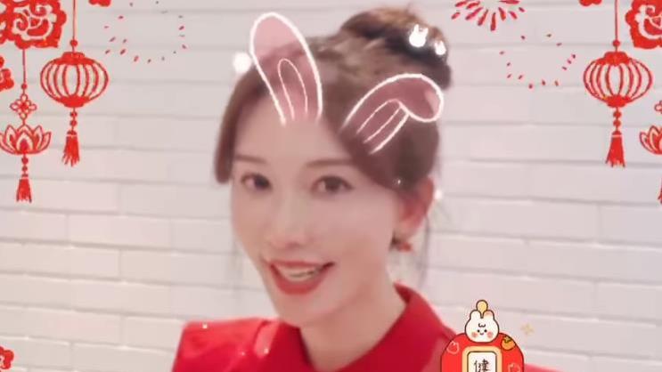 林志玲|林志玲送新年开工祝福：穿福娃上衣俏皮可爱，幸福笑容挂在脸上