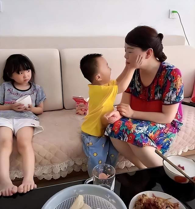 李沁|许敏闺蜜小七晒风景，称团结一致追逐有光的地方，齐心协力往前走