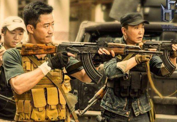 吴京|“嘎子哥”膨胀了？直播扬言投资《战狼3》，现场连线吴京被打脸