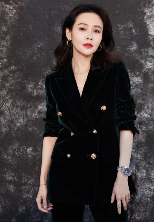 于明加|入圈15年无绯闻，闪婚圈外老公，结婚12年恩爱，一家四口很幸福