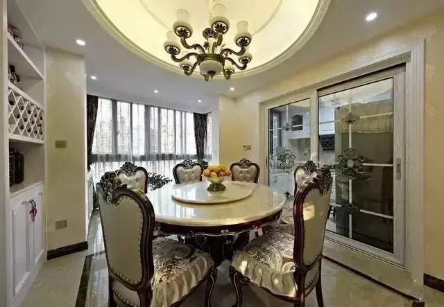 厨房装上推拉门，漂亮又大方，再也不用当心油烟问题！