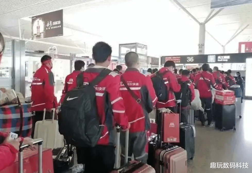 上海市|灯火通明，上海正在恢复运转，京东腾讯唯品会持续出击