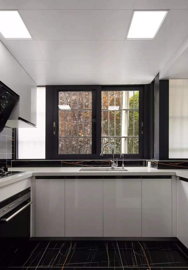 50平简约风公寓设计，整个客厅居然是哑光的