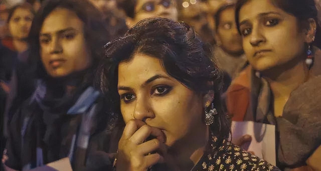 印度25岁女子面试，遭4名HR轮流侵犯施暴, 事后绑住双手被扔出窗外