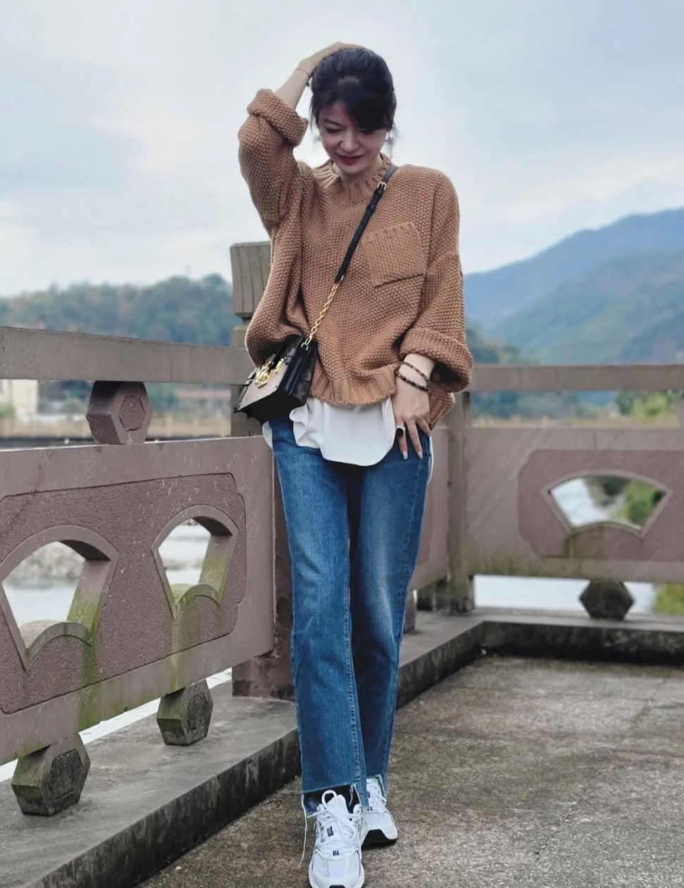 刘海 过了50还没阿姨味的女人：不穿老年装，不烫“大妈卷”，优雅洋气